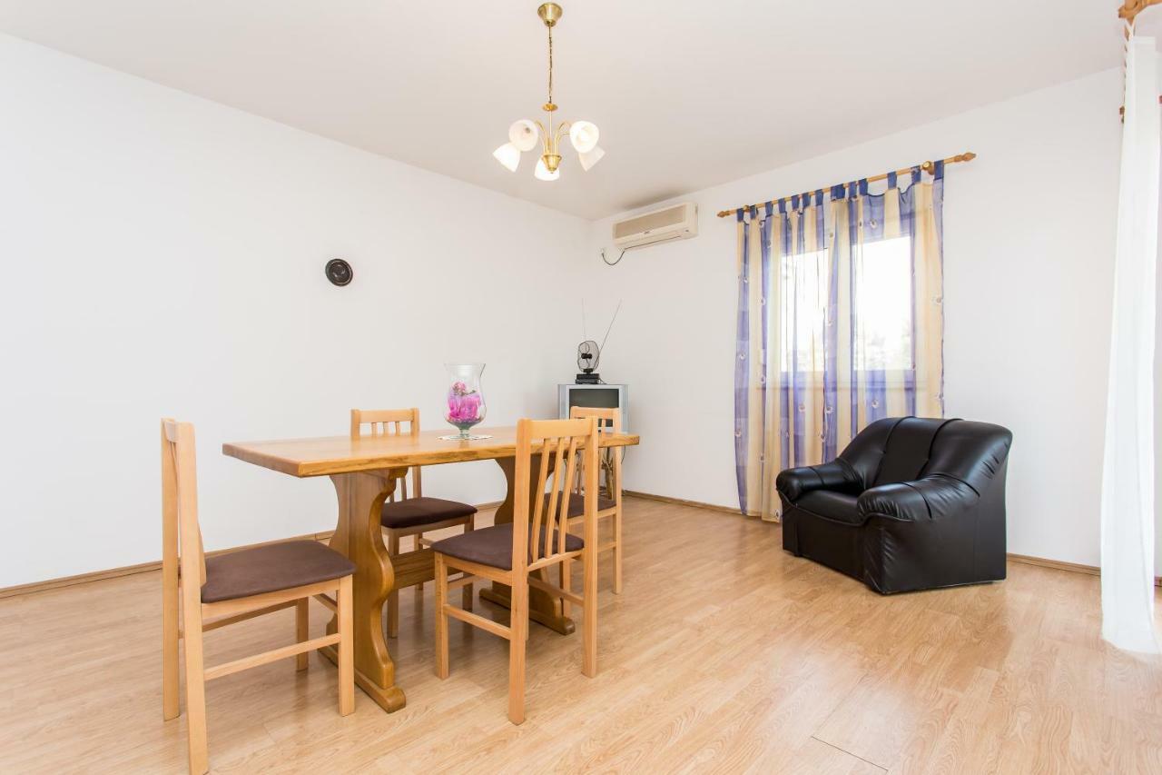 Apartment Justinic *